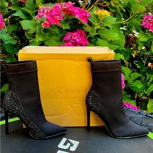 NWT Steve Madden Majesty Black Embellished High Heeled Booties Size 8 Brand New